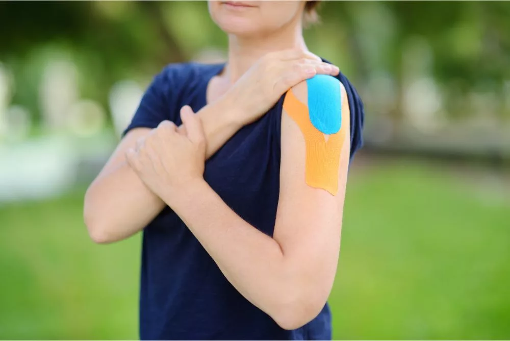 Get rid off Shoulder Bursitis with Kinesio Taping